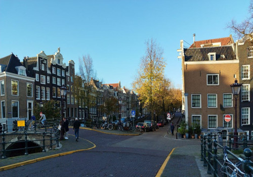 Ontdek Den Bosch vanaf het water: een unieke vaarroute door de Binnendieze
