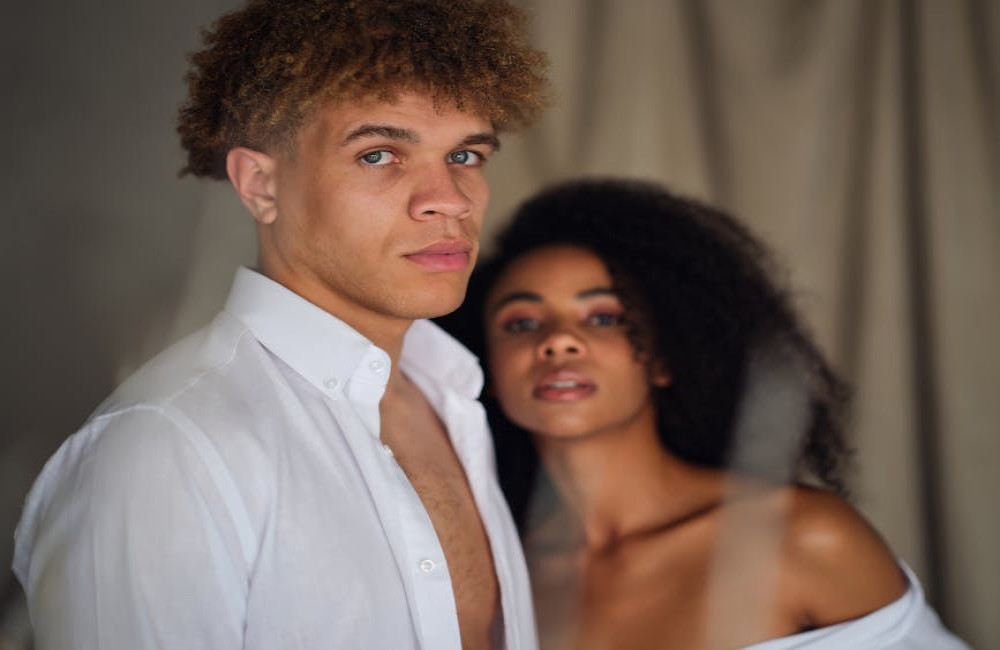 Last van knoopjes? Deze kleding maakt het veel makkelijker!